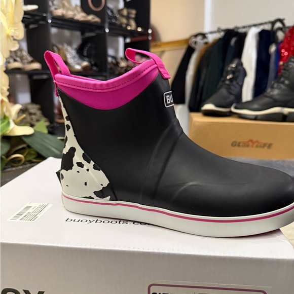 Stylish Black and Pink Women's Rain Boots - Picture 8 of 11